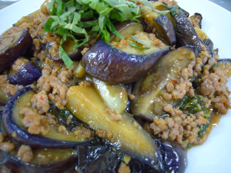 Spicy Eggplant and Pork Stir-Fry 茄子とひき肉のピリ辛炒め (Nasu to hikiniku no pirikara itame)
